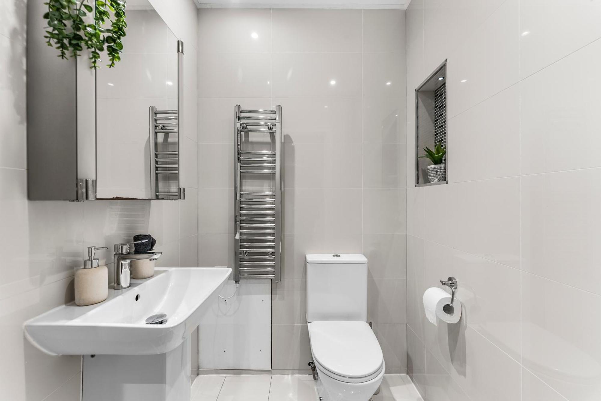 Comfortable City Centre Apartment For Contractors And Couples - City Centre บริสตอล ภายนอก รูปภาพ